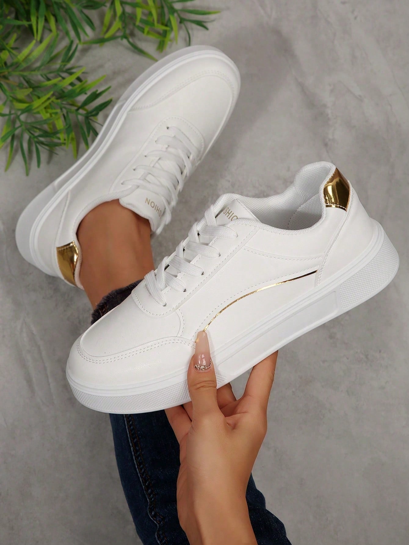 Damskie białe sneakersy casual – Running Gear Woman recenzja i cena